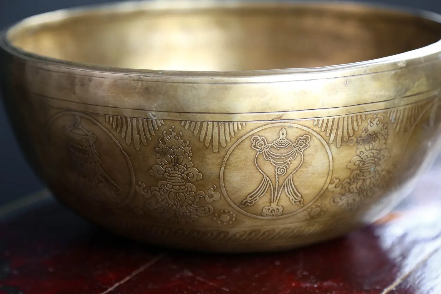 Auspicious Symbols & Flaming Dorje Lingham Bowl