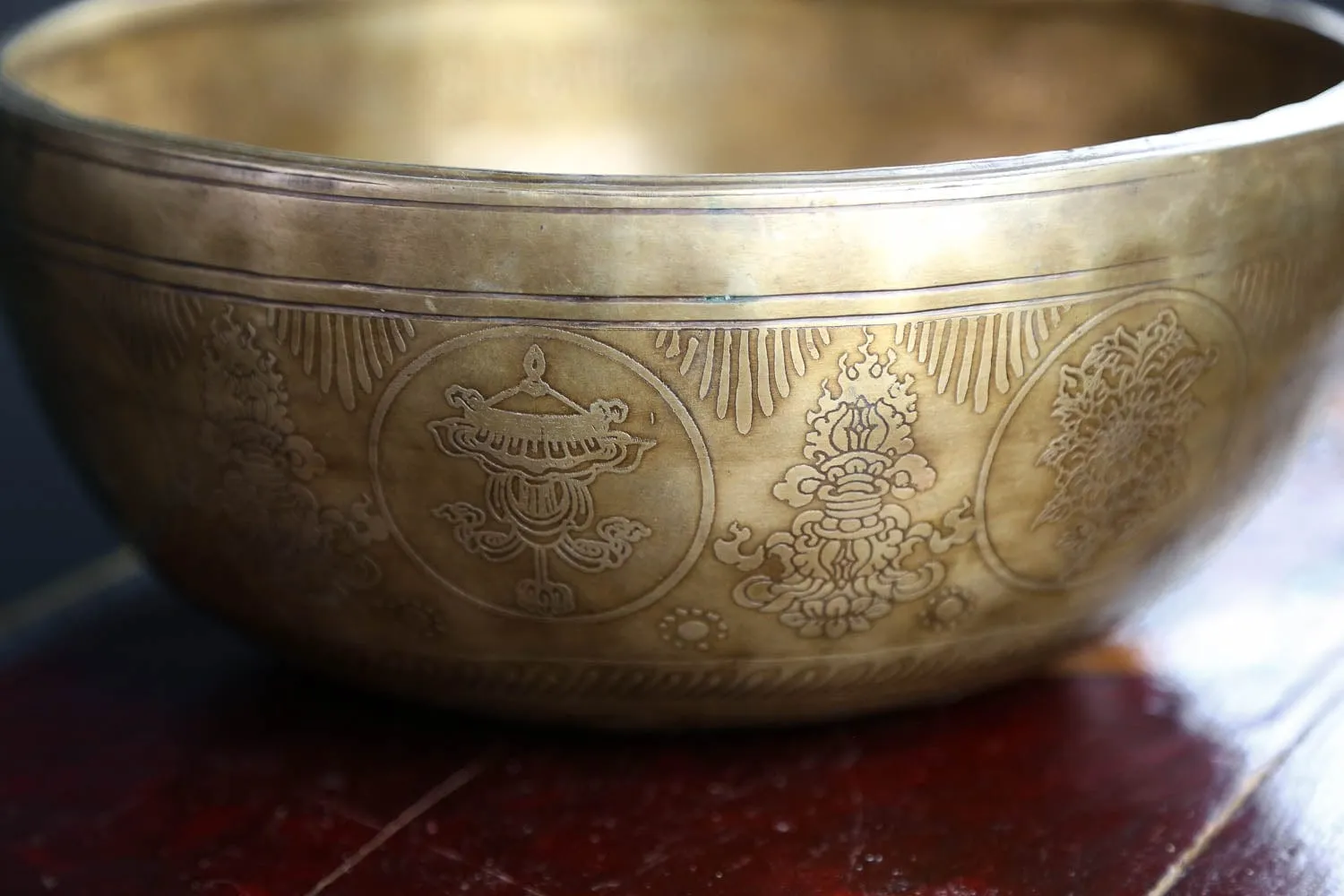 Auspicious Symbols & Flaming Dorje Lingham Bowl