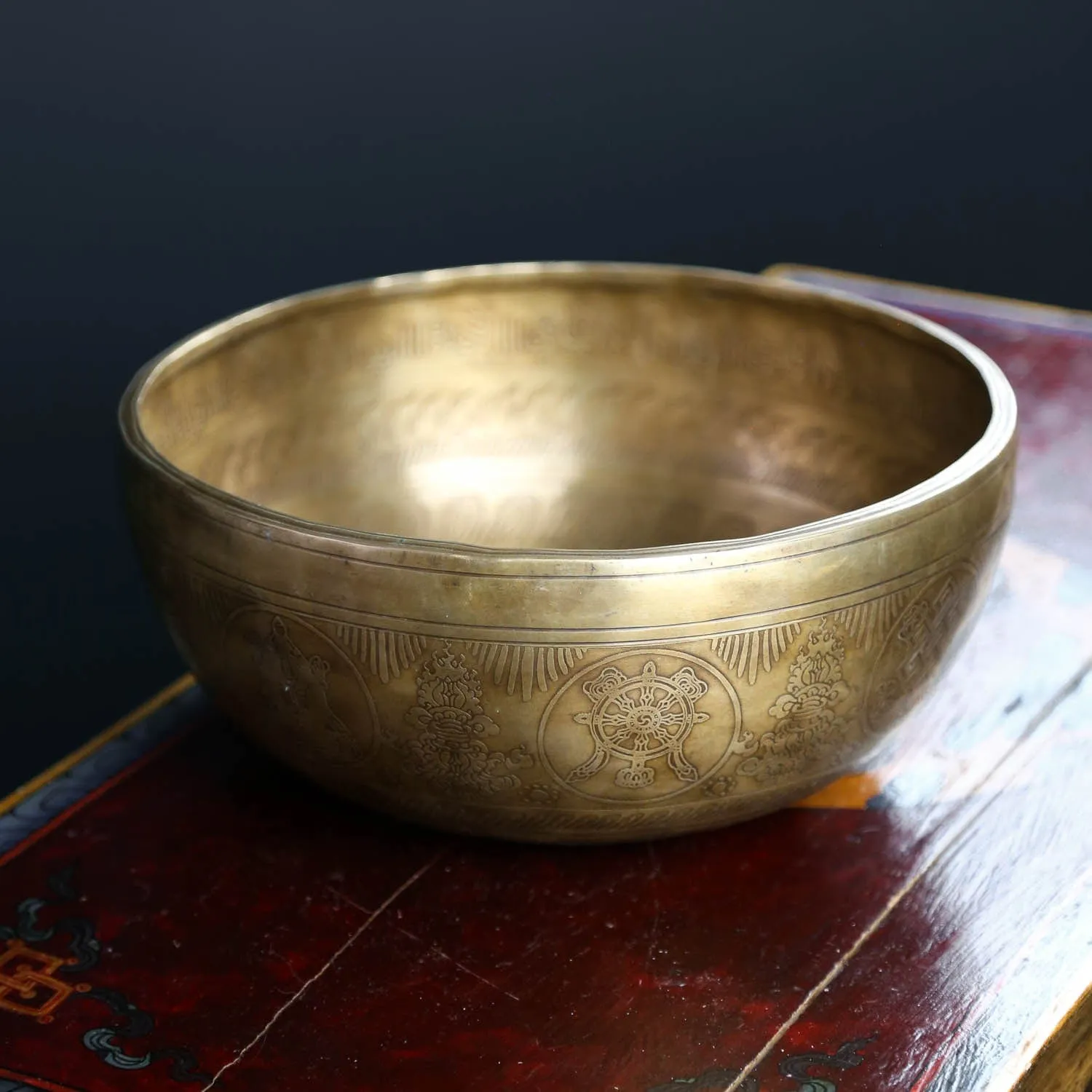 Auspicious Symbols & Flaming Dorje Lingham Bowl