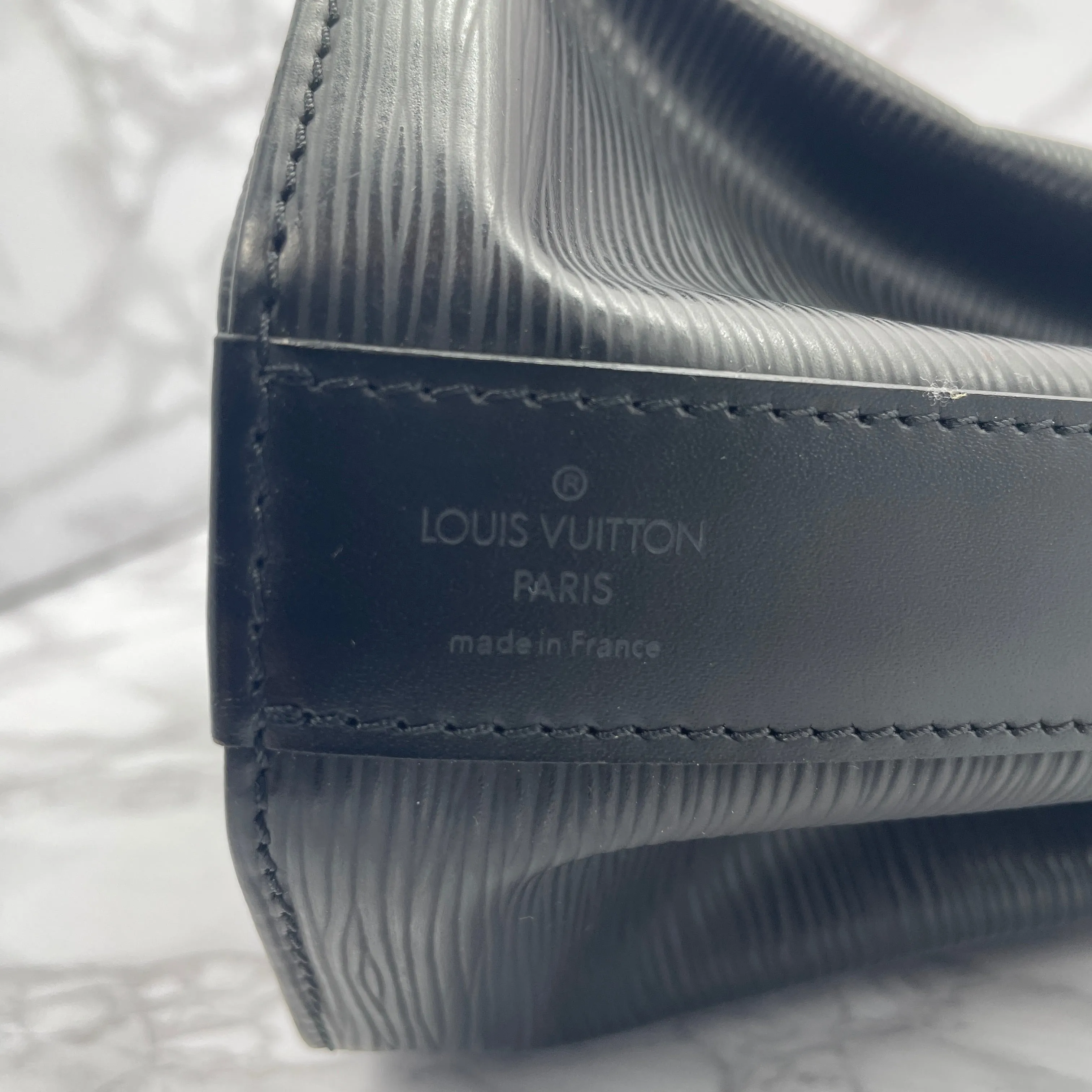 LOUIS VUITTON Epi sac de paule PM