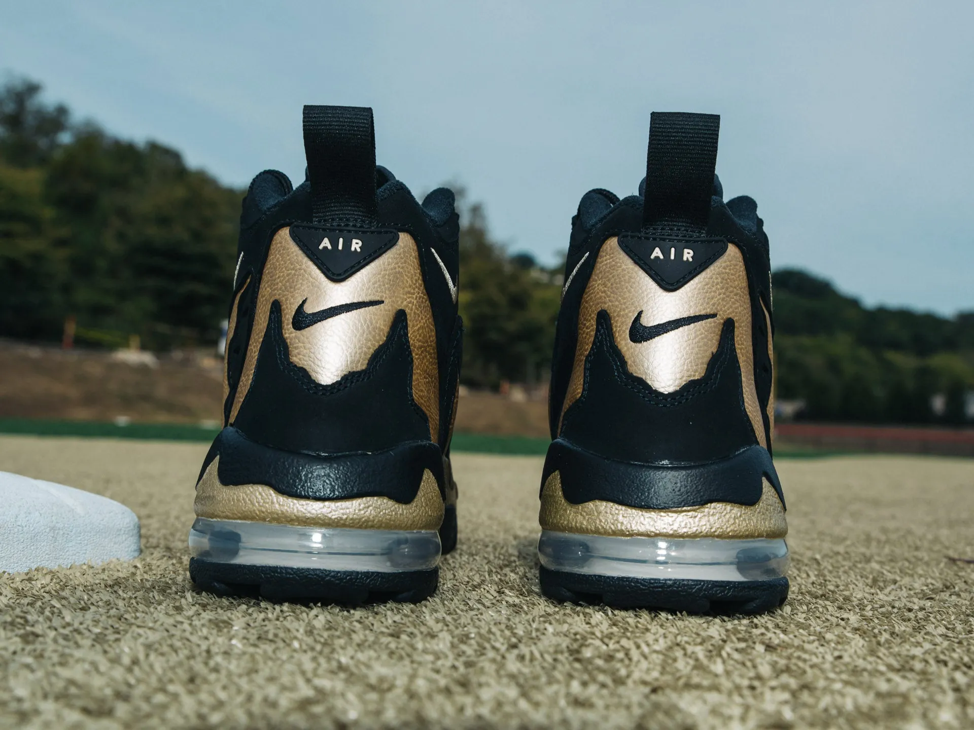 Nike Air DT Max '96 'Black/Vegas Gold'